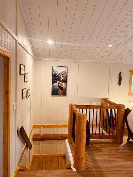 Ski-In Chalet: Private Hot Tub, Bonus Bunk House Ферни Экстерьер фото